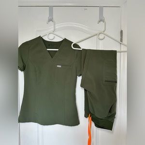 FIGS Moss Catarina 1 pocket scrub top & Moss Yola scrub pants 2.0